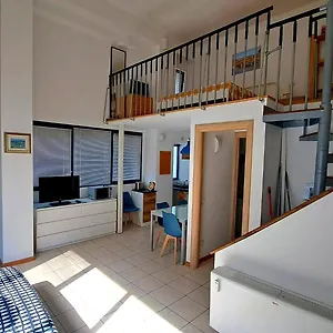 Appartement Gemme Fiorentine In Front Of The Train Station 5 Minutes From The Centre Free Parking, Florence
